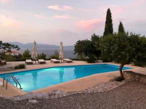 Villa with swimming pool and tennis/basketball court - Dodekanes Theologos